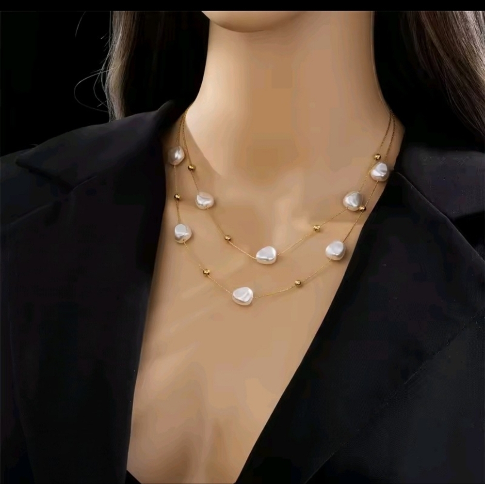 Gold and Whide Pearl Necklace